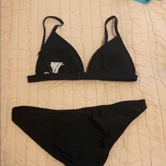 Cute black bikini - Picture 2 of 5